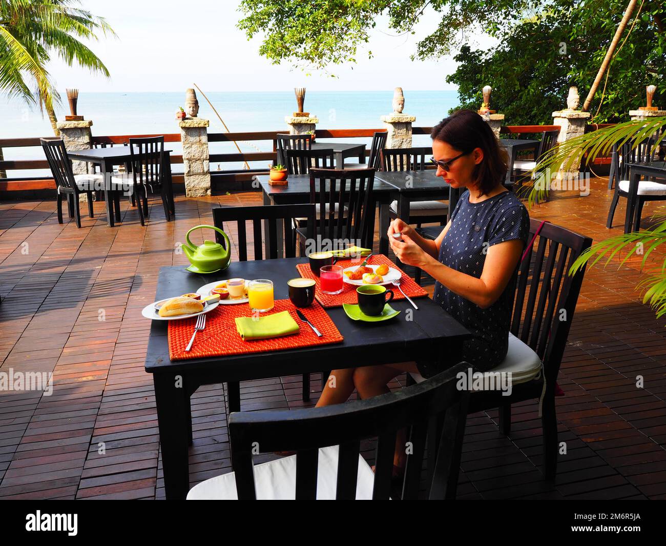 La ragazza che ha colazione, Vietnam #Asia #Vietnam #aroundtheworld #SouthEastAsia #slowtravel #loveasia Foto Stock