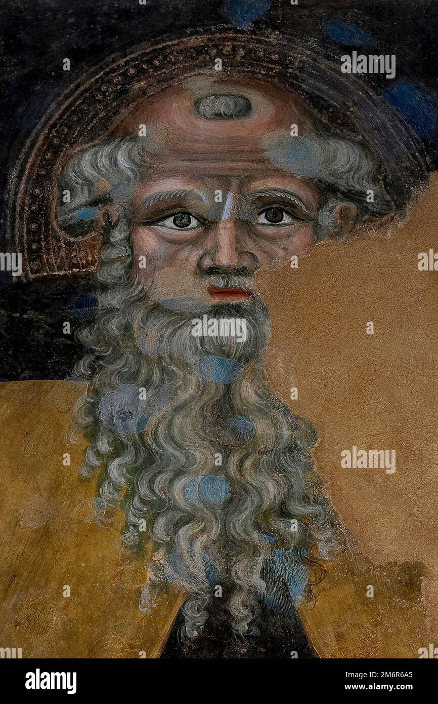 santo invecchiato con testa calva e barba grigia riccia: Antonio l'abate o Antonio il grande. Particolare tratto dall'affresco tardo gotico dipinto intorno al 1380 da due artisti della scuola senese, Cristoforo di Bindoccio (1360 - 1409) e Meo di Piero (1356 - 1407), nella Chiesa di San Francesco a Pienza, Toscana, Italia. Foto Stock
