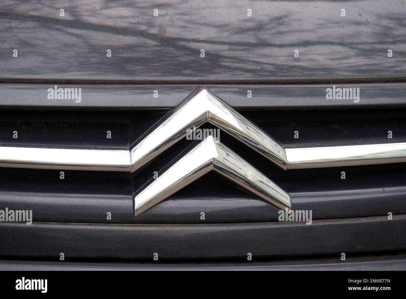 Citroën (è un marchio francese di automobili) su un'auto, Ungheria, Magyarország, Europa Foto Stock