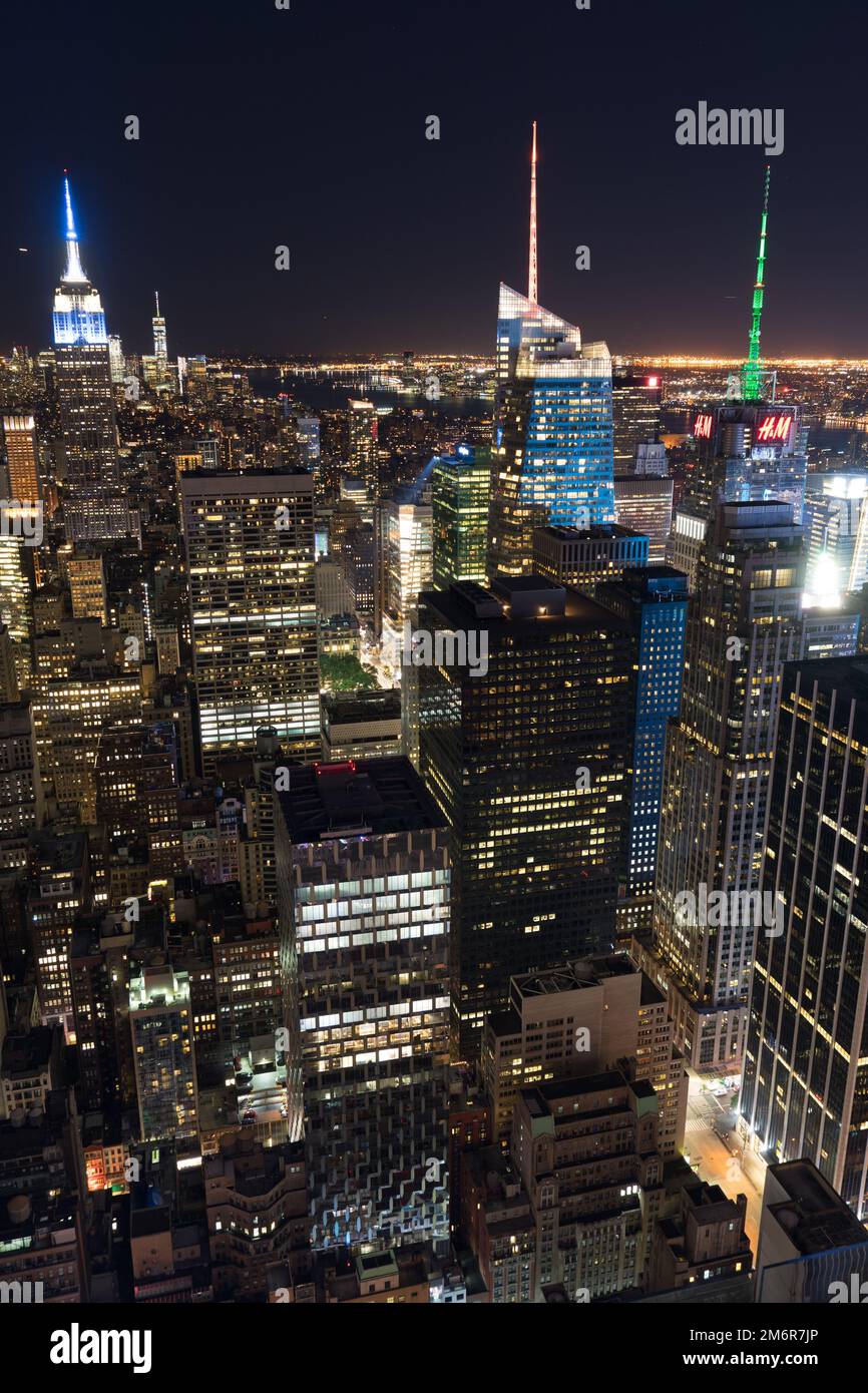 Vista notturna del centro, vista dalla cima della roccia (Piattaforma di osservazione del Rockefeller Center) Foto Stock