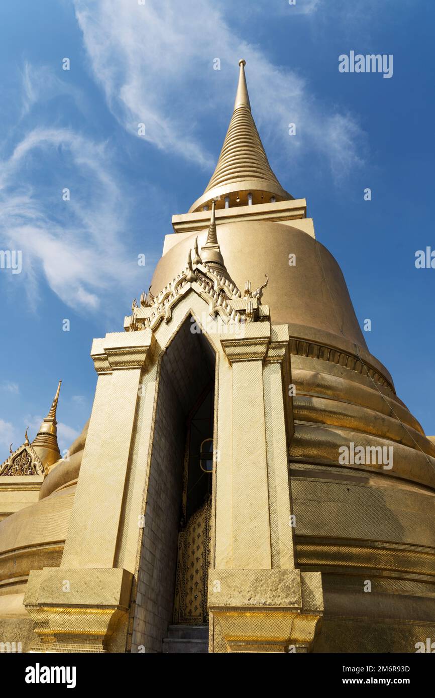 Phra Sri Rattana Chedi al Grand Palace di Bangkok, Thailandia Foto Stock