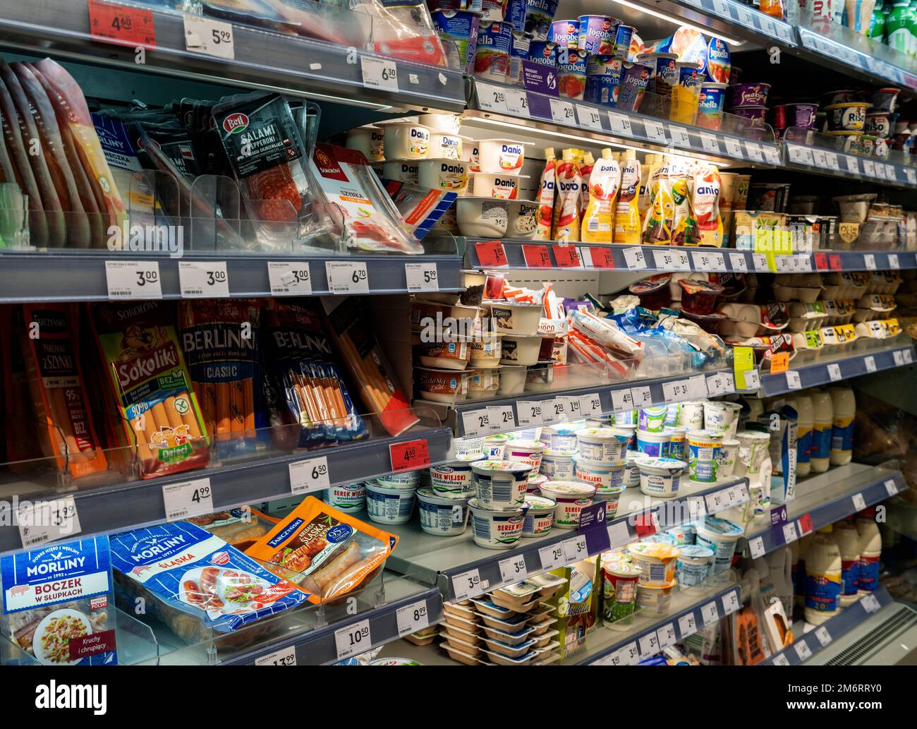 Scaffali con cibo in uno Spaeti polacco, Danzica, Polonia Foto Stock