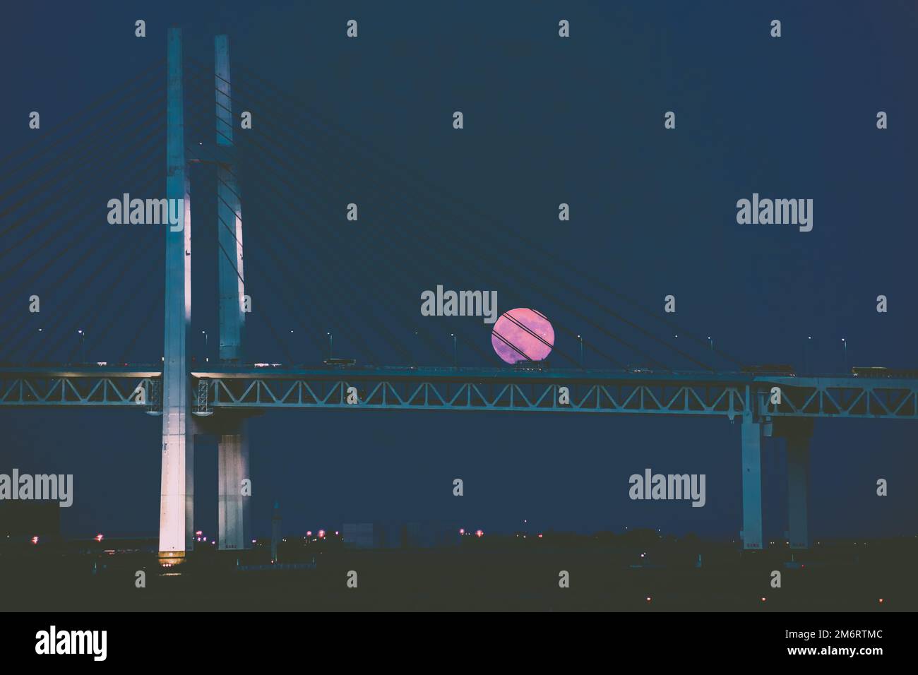Harvest Moon e il ponte della baia di Yokohama del Festival di metà autunno Foto Stock