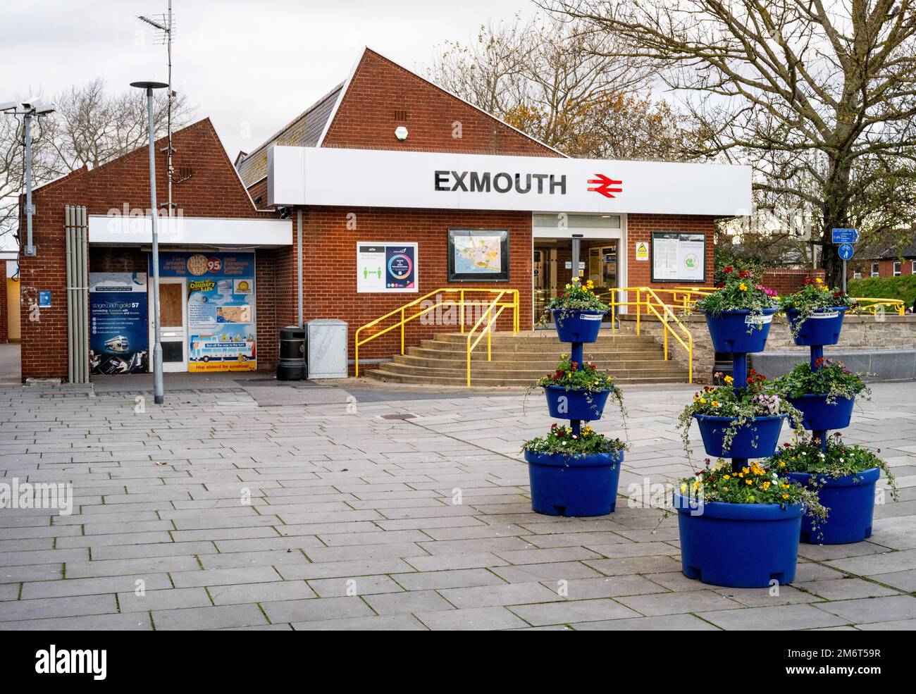 La stazione ferroviaria di Exmouth, ricostruita nel 1976, è il capolinea della linea Avocet e serve la città di Exmouth, sulla costa meridionale del Devon, Regno Unito. Foto Stock