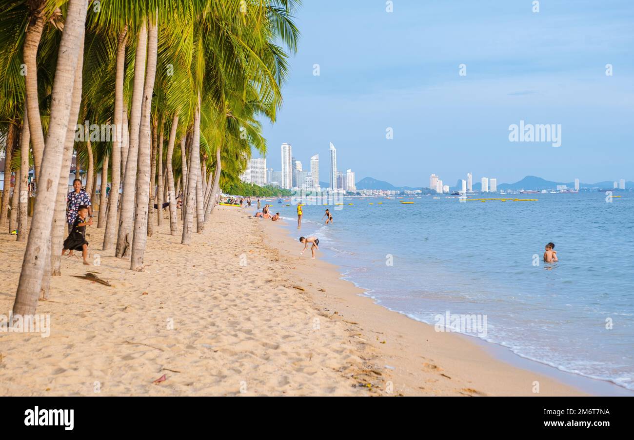 Dong Tan Beach Jomtien Pattaya Thailandia durante il tramonto del pomeriggio Foto Stock