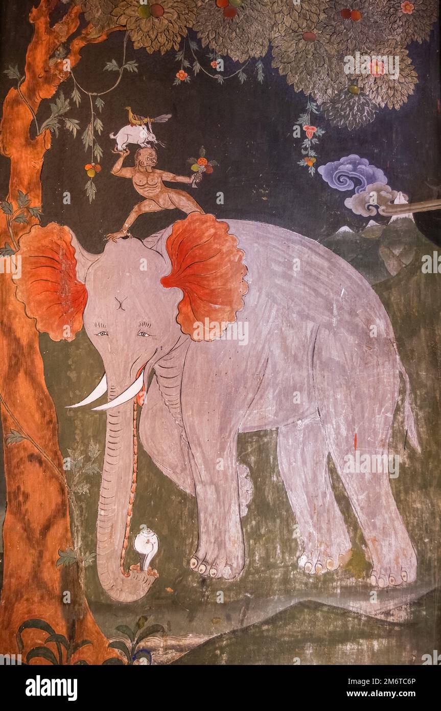 Thimphu, Bhutan - 04 06 2015 : i quattro amici armoniosi, coniglio e uccello della scimmia dell'elefante, storia tradizionale buddista, pittura delle pareti, Sintokha dzong Foto Stock