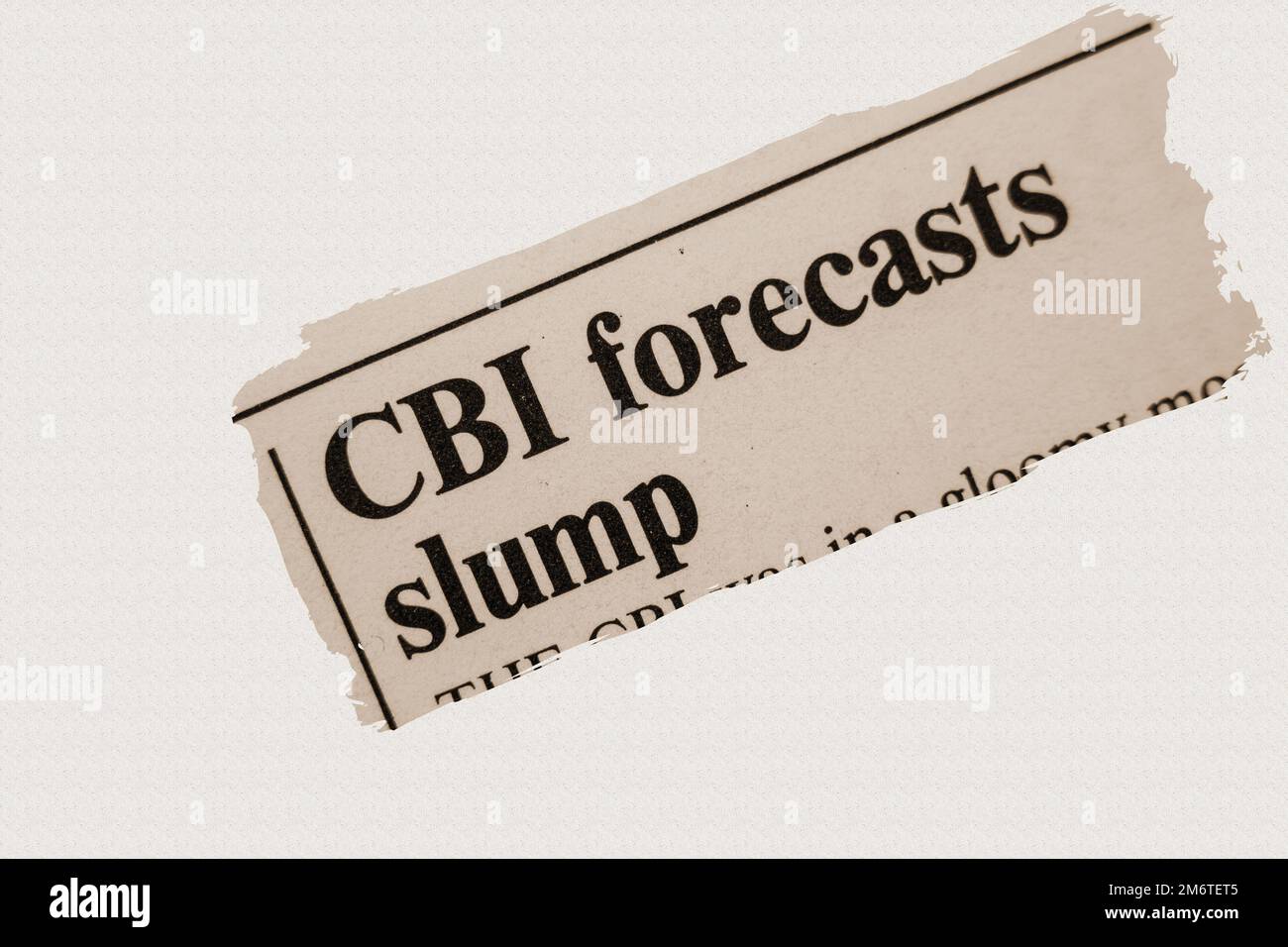 Crisi delle previsioni del CBI - notizia dal titolo dell'articolo del giornale 1975 con overlay in seppia Foto Stock