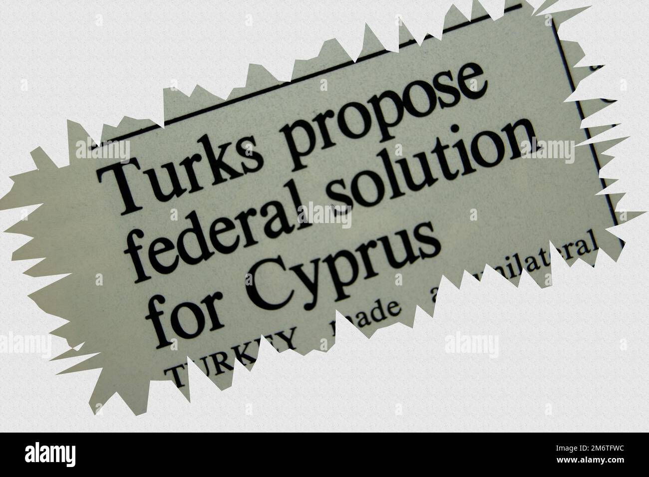 I turchi propongono una soluzione federale per Cipro - notizie dal titolo dell'articolo del giornale 1975 con sovrapposizione Foto Stock