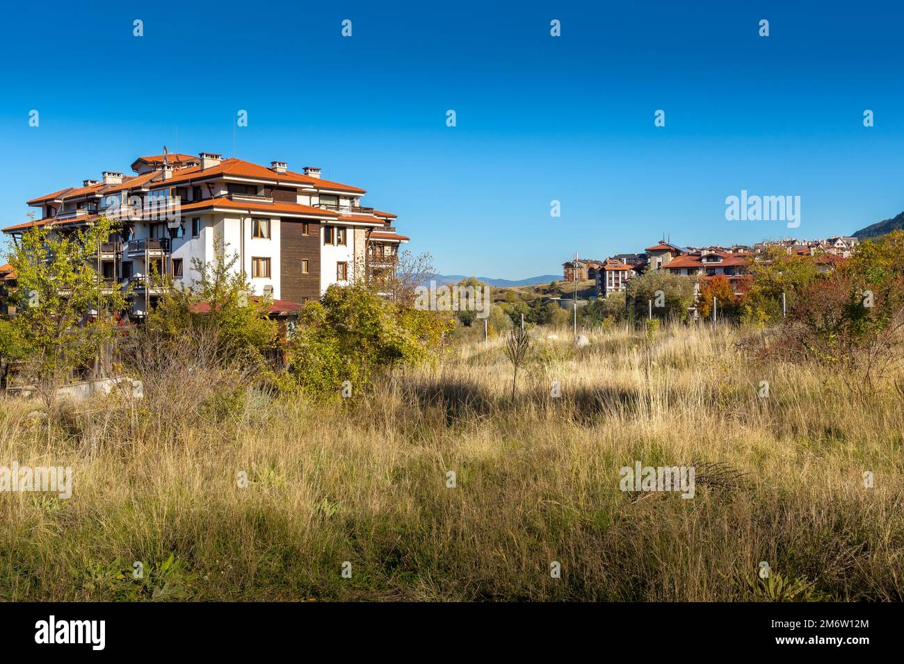 Bansko, Bulgaria paesaggio autunnale, case di hotel Foto Stock