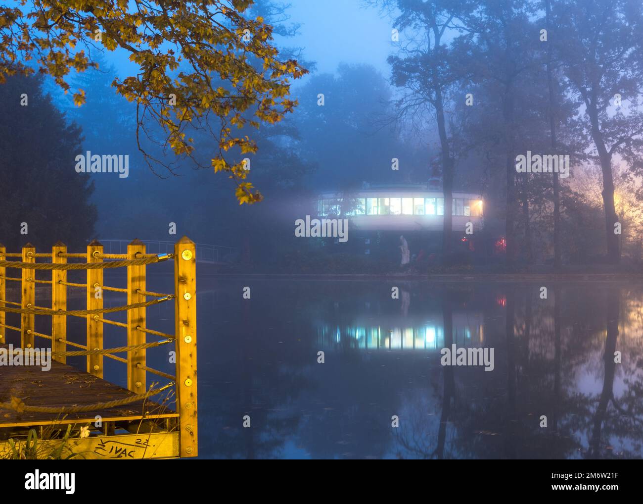 Scena nebbia in un parco Maksimir a Zagabria Foto Stock