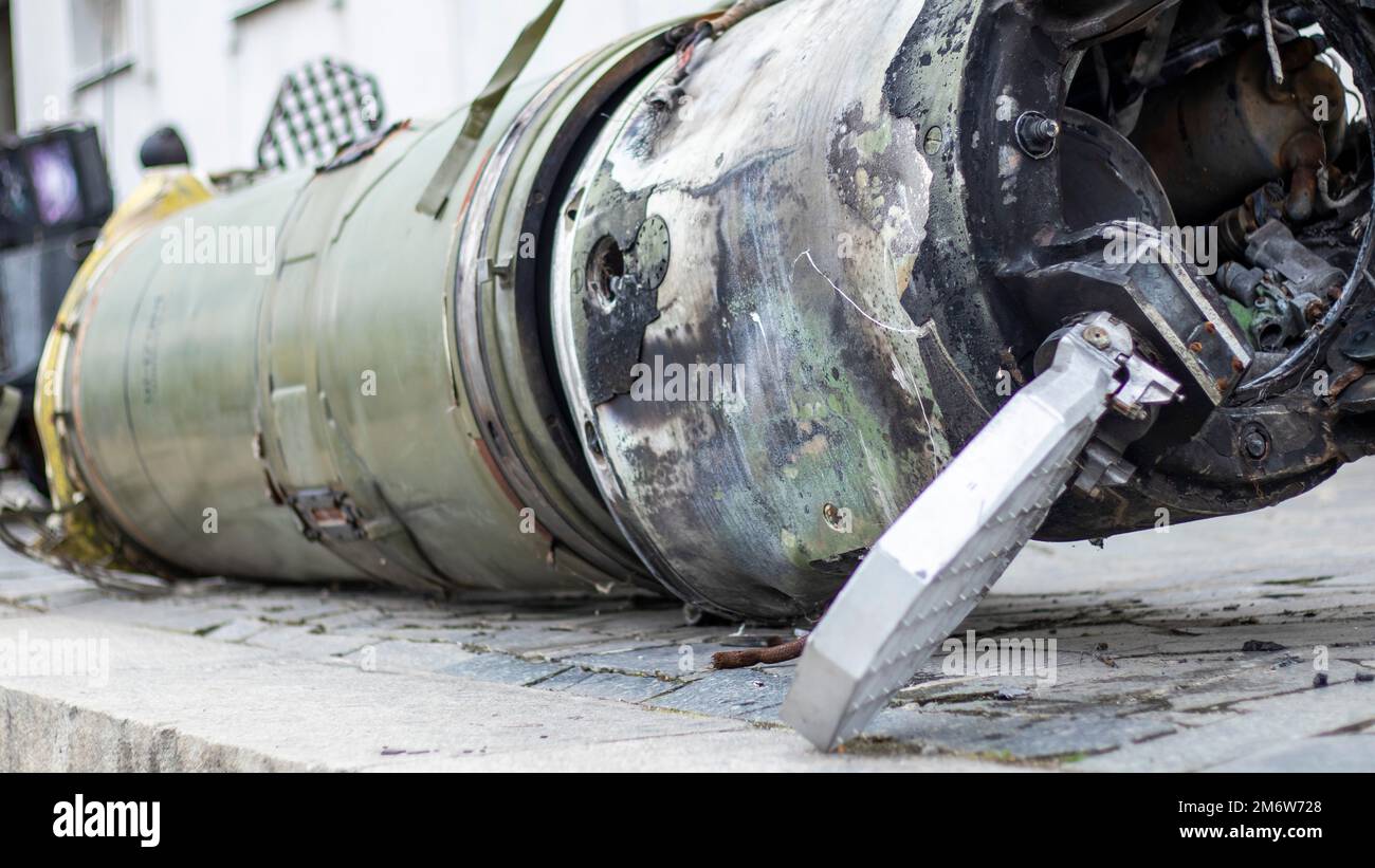 Resti di unità missilistiche del sistema missilistico operazionale-tattico Tochka-U, 9M79M. Il sistema di difesa aerea ha abbattuto un missile, Foto Stock