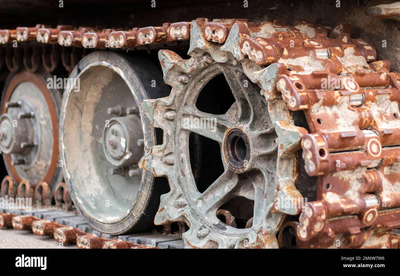 Distrutto, distrutto e bruciato T 72 Tank. Conflitto ucraino russo nel 2022. Distrutta attrezzatura militare russa. Guerra della Russia Foto Stock