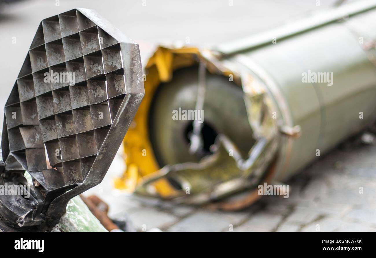 Resti di unità missilistiche del sistema missilistico operazionale-tattico Tochka-U, 9M79M. Il sistema di difesa aerea ha abbattuto un missile, Foto Stock