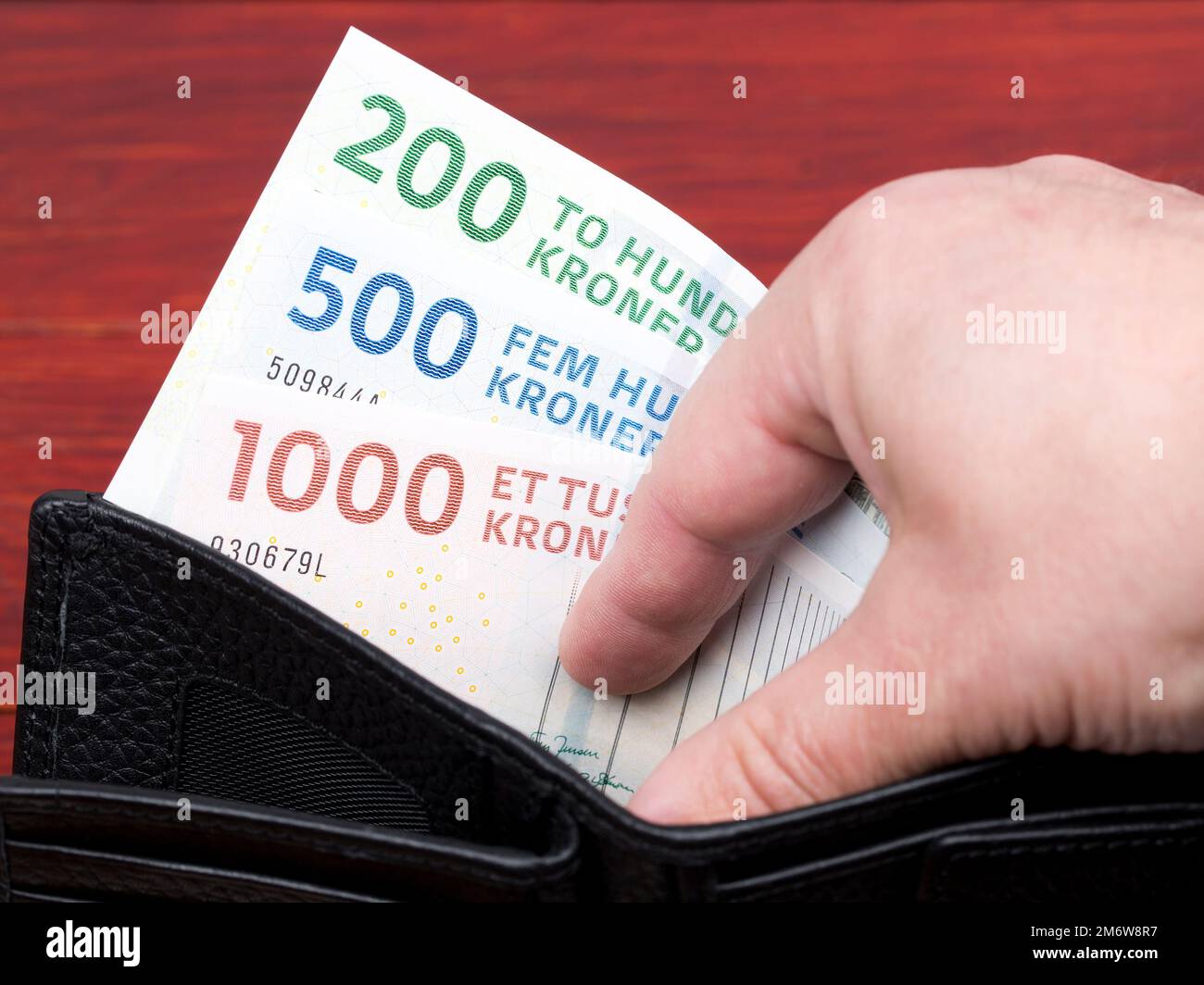 Corona danese nel portafoglio nero Foto Stock