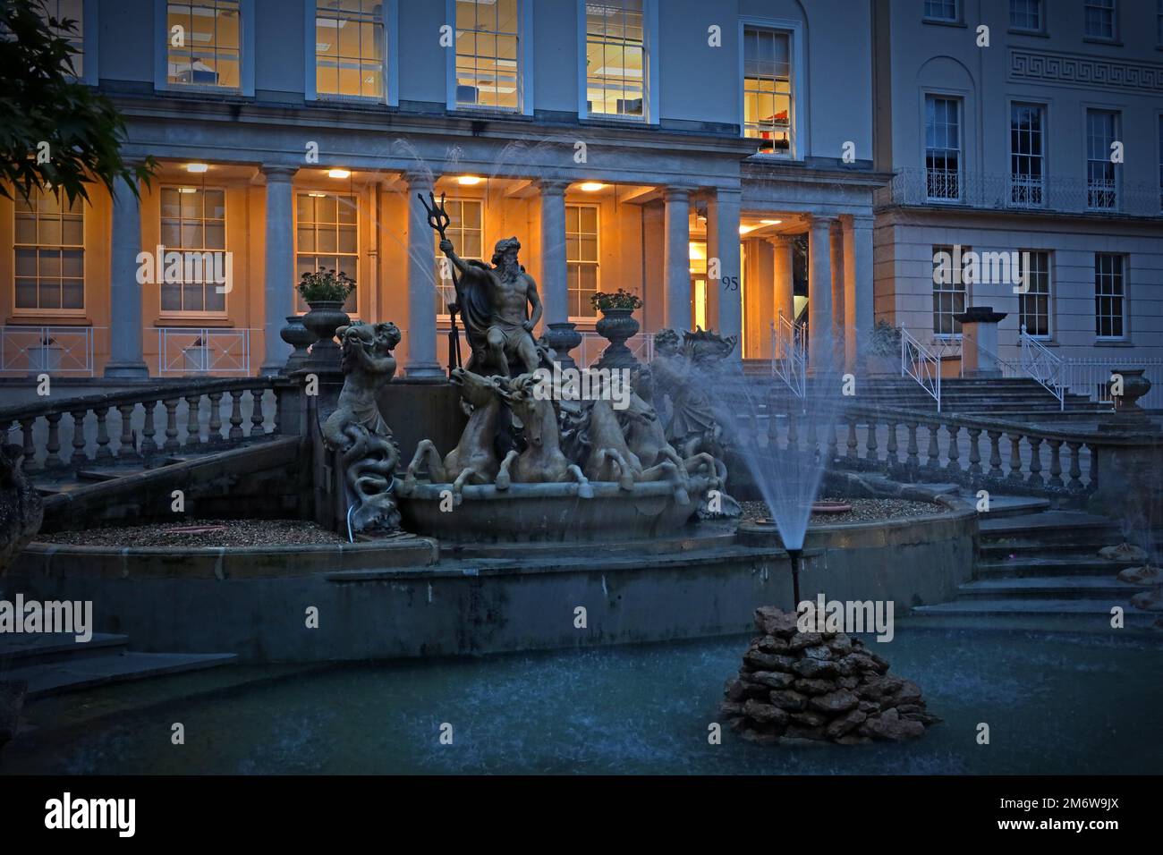 Neptune Fountain, 83 Promenade, Cheltenham, Gloucestershire, Inghilterra, REGNO UNITO, GL50 1PJ Foto Stock