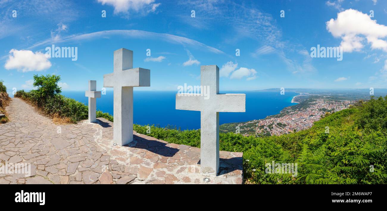 Tre Croci su Sant Elia monte alto. Foto Stock