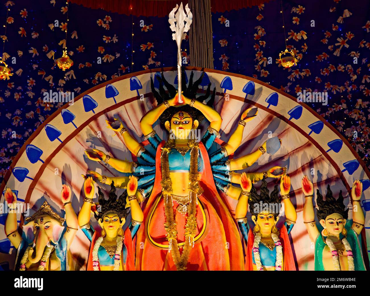 dea durga idol durante il carnevale puja nel bengala occidentale Foto Stock