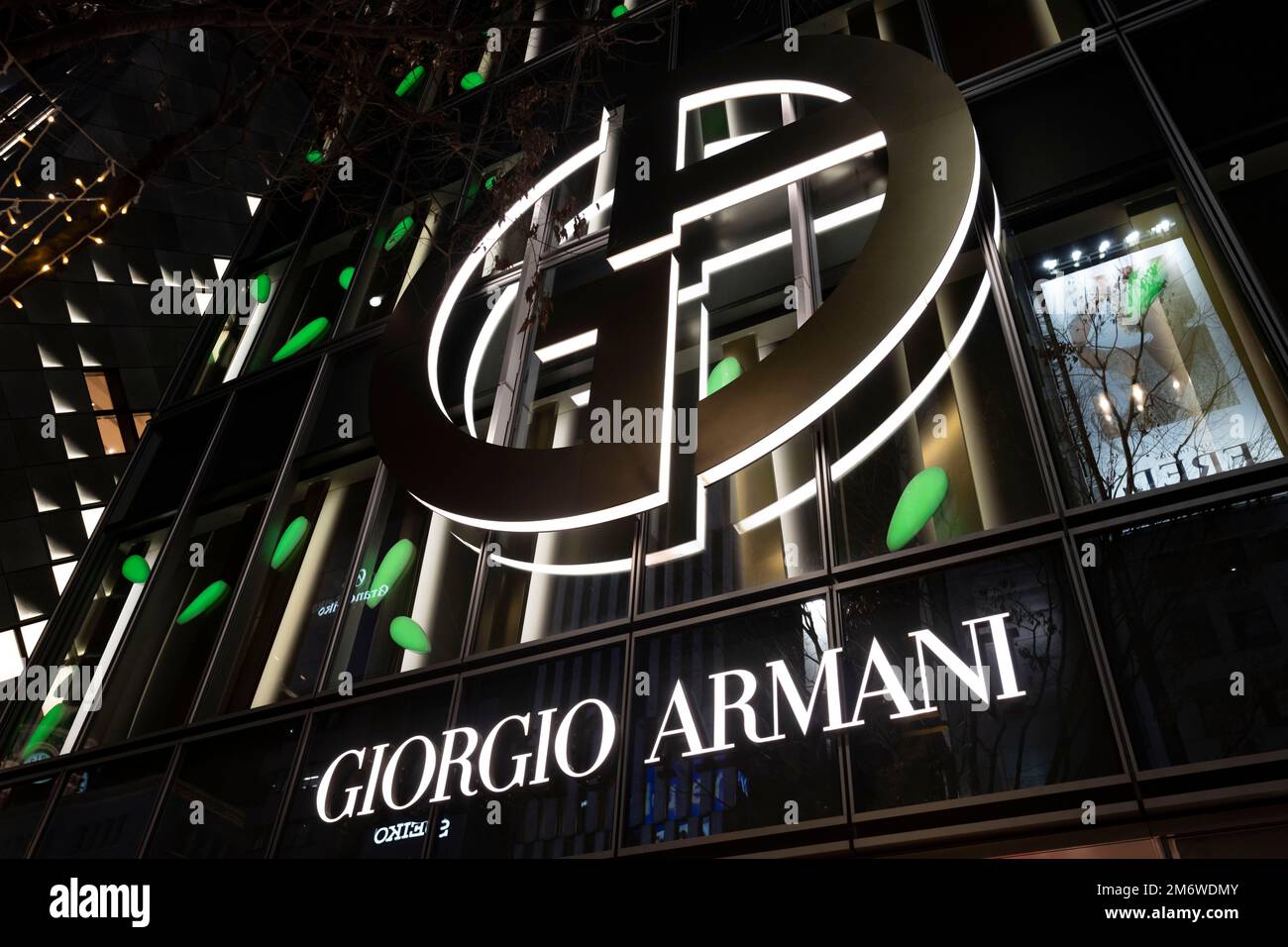 Tokyo, Giappone. 3rd Jan, 2023. Un punto vendita al dettaglio di lusso Giorgio Armani a Ginza. La casa di moda con sede a Milano offre negozi di alta moda e altri beni di lusso tra i suoi marchi Emporio Armani, Armany/Ristorante e More.Ginza è un popolare quartiere commerciale di lusso noto per la sua selezione di negozi di lusso e ricchezza simile alla Fifth Avenue. E' adiacente alla Citta' di Chiyoda, sede del Palazzo Imperiale e della sede del Governo Giapponese. (Credit Image: © Taidgh Barron/ZUMA Press Wire) Foto Stock