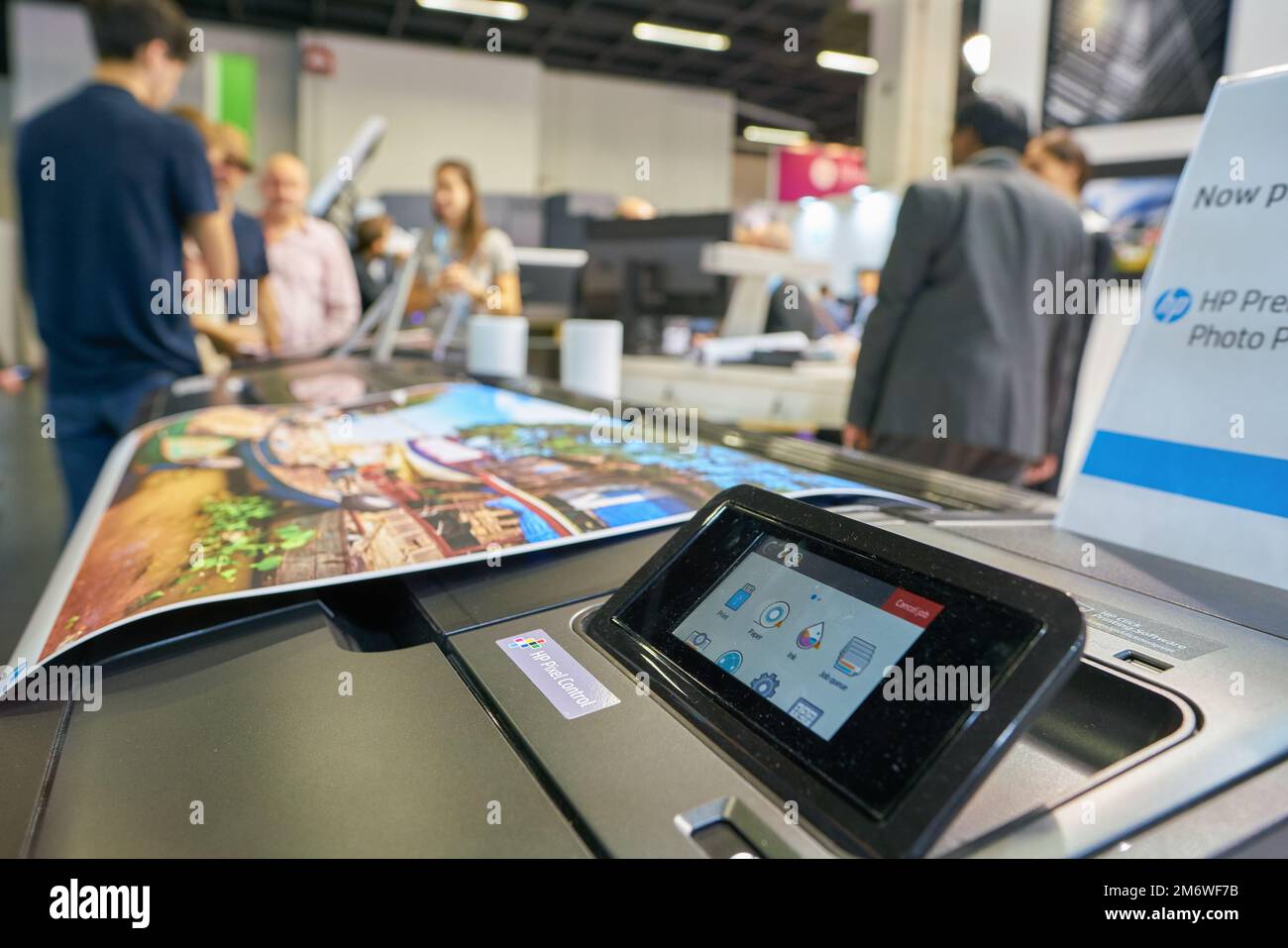 COLONIA, GERMANIA - CIRCA SETTEMBRE 2018: Primo piano della stampante HP al Photokina Exhibition. Photokina è una fiera che si tiene in Europa per la fotografia Foto Stock