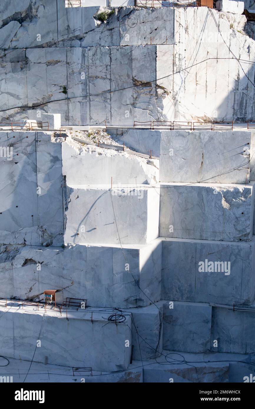 Dettagli di una cava per l'estrazione del marmo di Carrara Italia Foto Stock