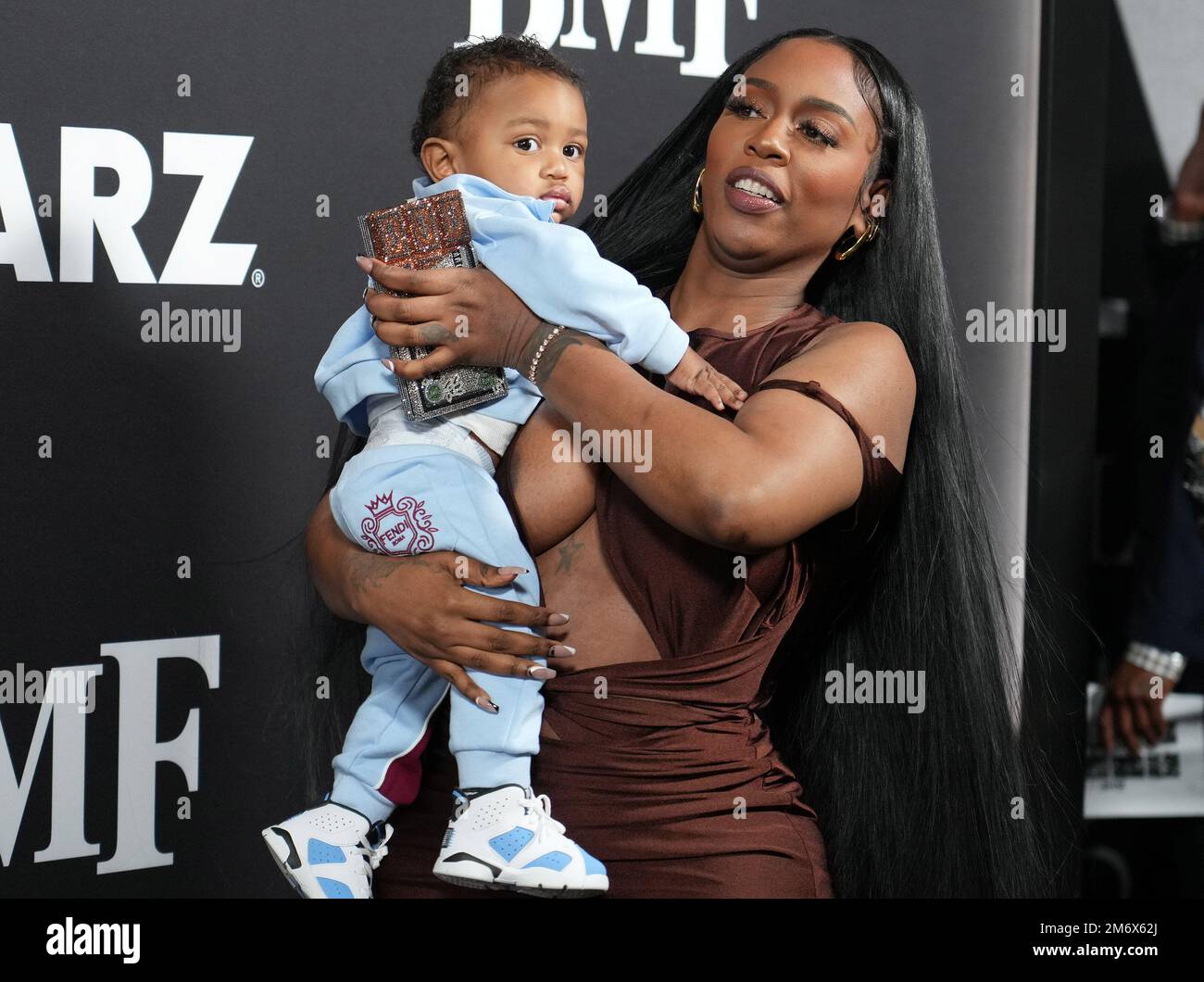 Los Angeles, Stati Uniti. 05th Jan, 2023. (R-L) Arkeisha 'Kash Doll' Knight and Son Kashton Prophet alla prima stagione 2 di Starz 'BMF' tenutasi al TCL Chinese Theatre di Hollywood, CA giovedì 5 gennaio 2023. (Foto di Sthanlee B. Mirador/Sipa USA) Credit: Sipa USA/Alamy Live News Foto Stock