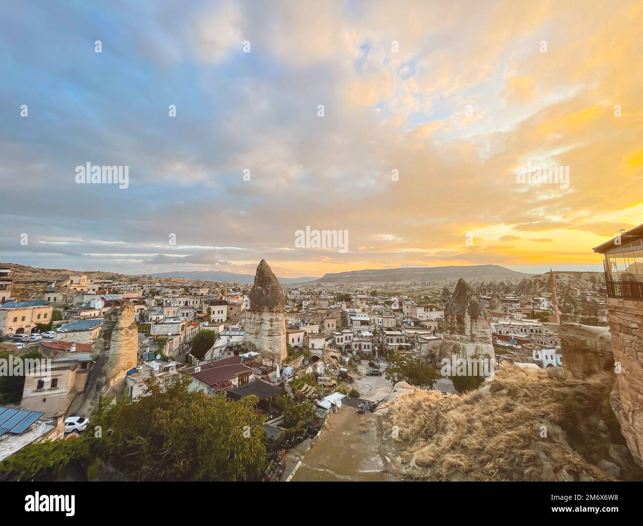 Cappadocia città sotterranea all'interno delle rocce, la città vecchia di colonne di pietra. Foto Stock