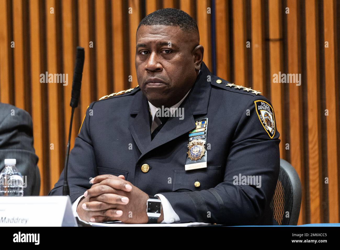 New York, Stati Uniti. 05th Jan, 2023. Il capo del Dipartimento di New York Jeffrey Maddrey partecipa a un briefing di fine 2022 anno alla One Police Plaza di New York il 5 gennaio 2023. Al briefing hanno partecipato il Capo del Dipartimento Jeffrey Maddrey, Capo del transito Michael Kemper, Capo dei Detectivi James Essig, Capo della Patrol John Chell, il Commissario della polizia Keechant Sewell, Capo dell'edilizia Martine Materasso, il primo Vice Commissario Edward Caban, Capo delle strategie di controllo del crimine Michael LiPetri, il sindaco Eric Adams. (Foto di Lev Radin/Sipa USA) Credit: Sipa USA/Alamy Live News Foto Stock