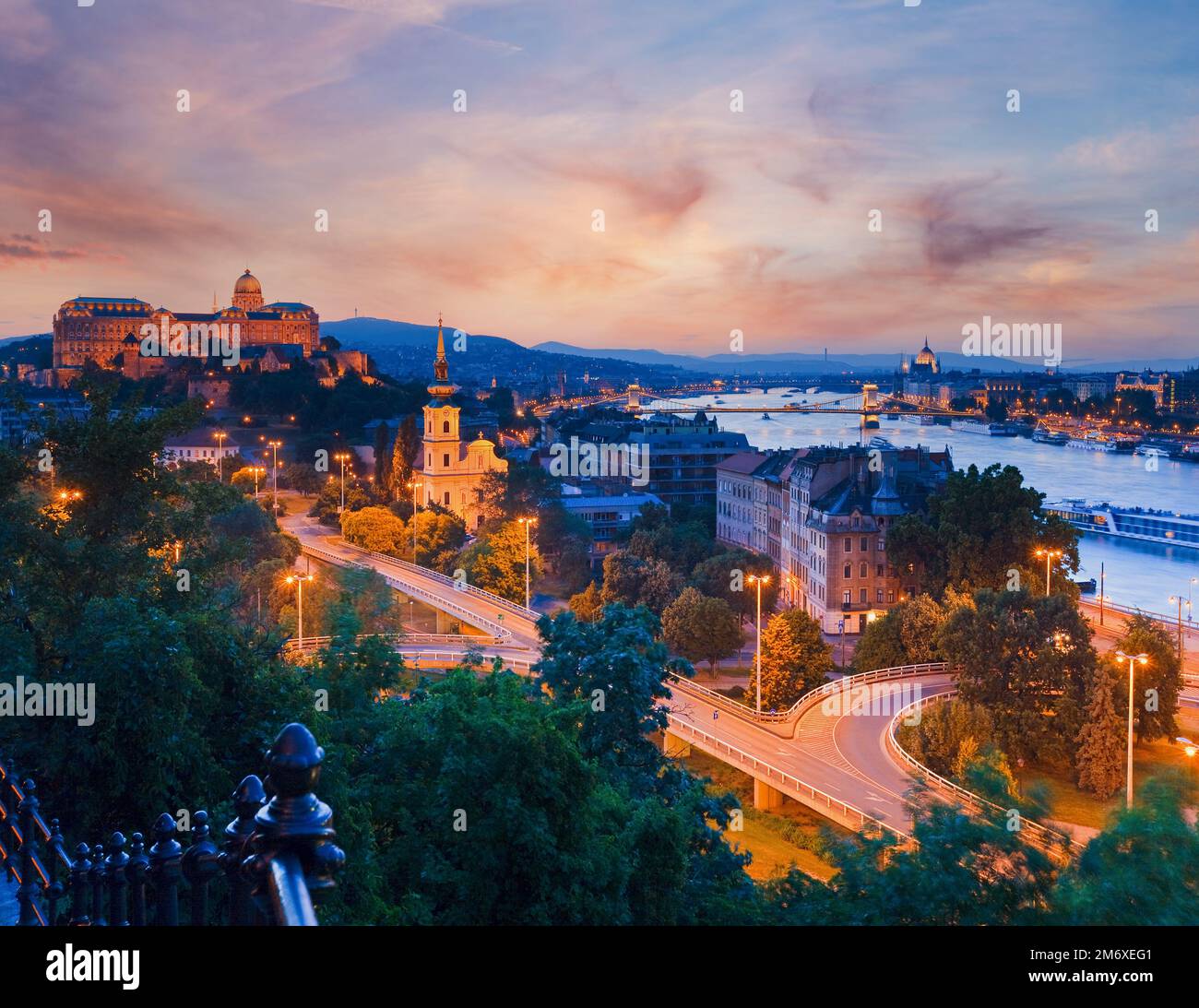 Budapest City Night vista panorama. Lunga esposizione. Foto Stock