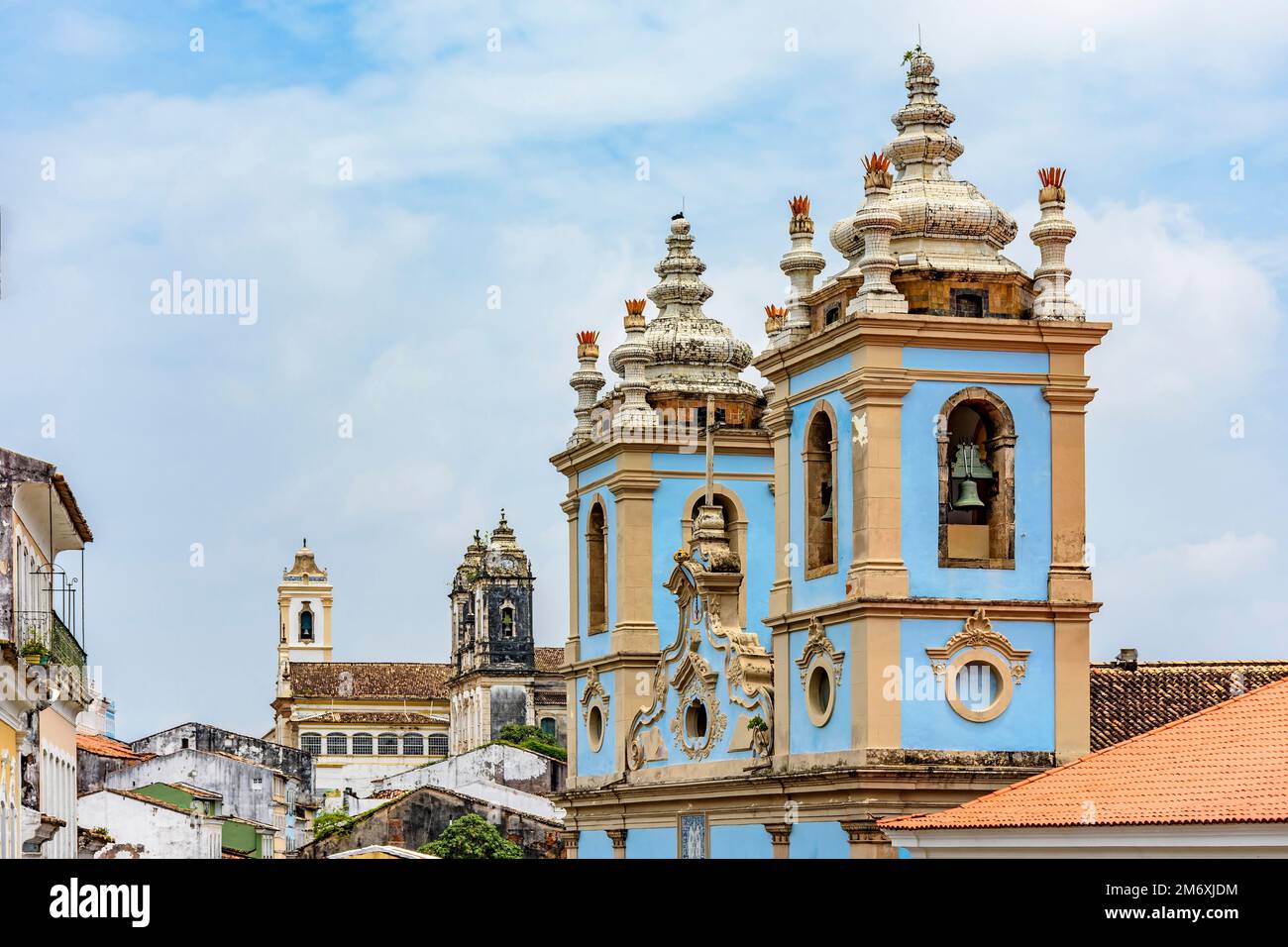 Vecchia torre della chiesa nel quartiere Pelourinho Foto Stock