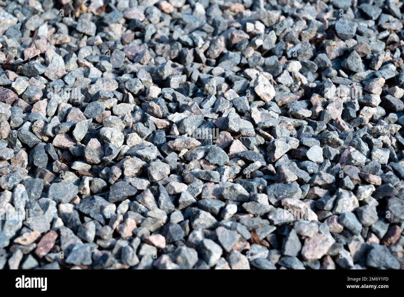 Granito ghiaia texture.close up ghiaia texture.Gray sfondo ghiaia, texture grigia accanto alla casa, vista ravvicinata dall'alto. Foto Stock