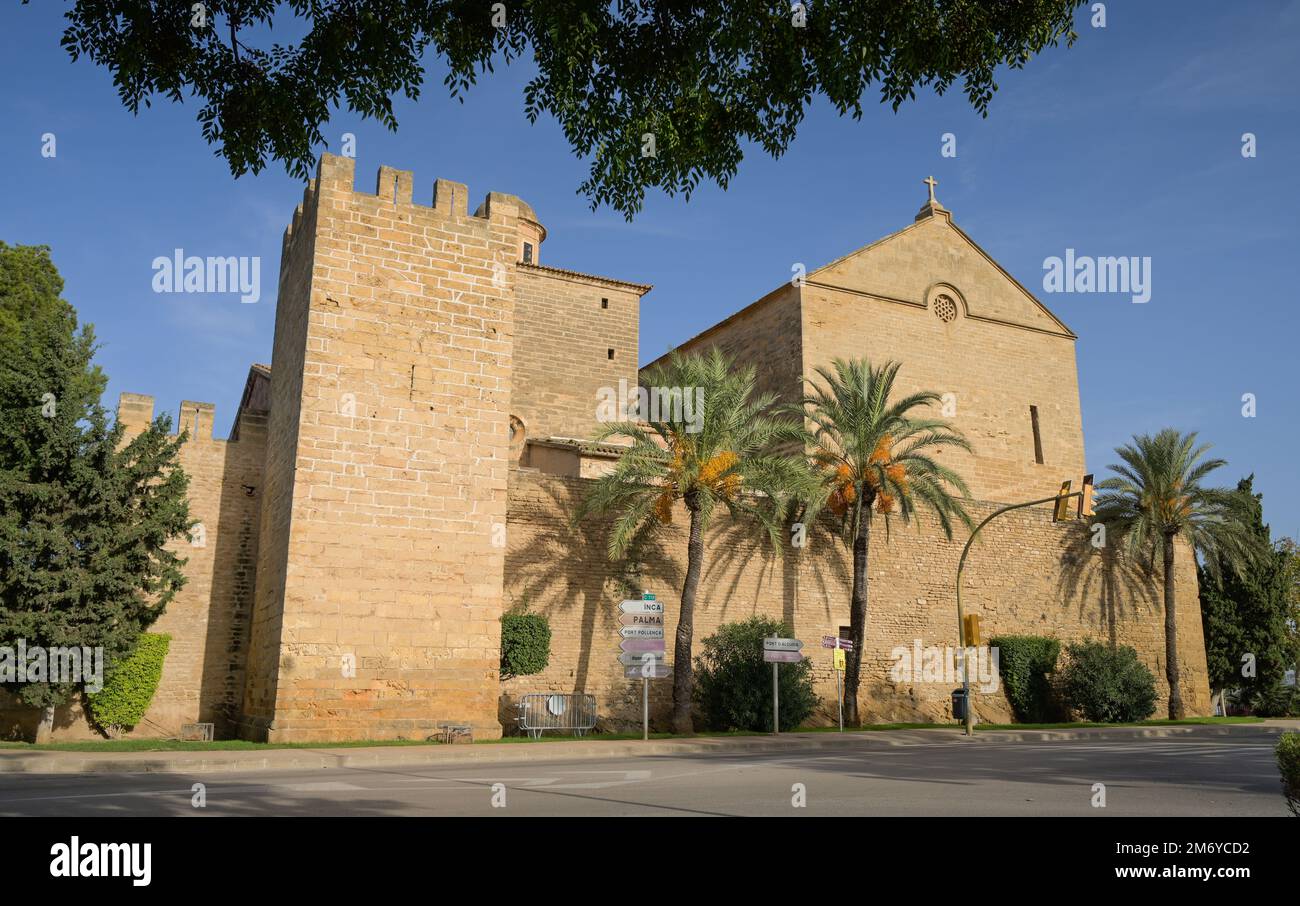 Stadtmauer, Kirche Sant Jaume d'Alcúdia, Alcudia, Mallorca, Spanien Foto Stock