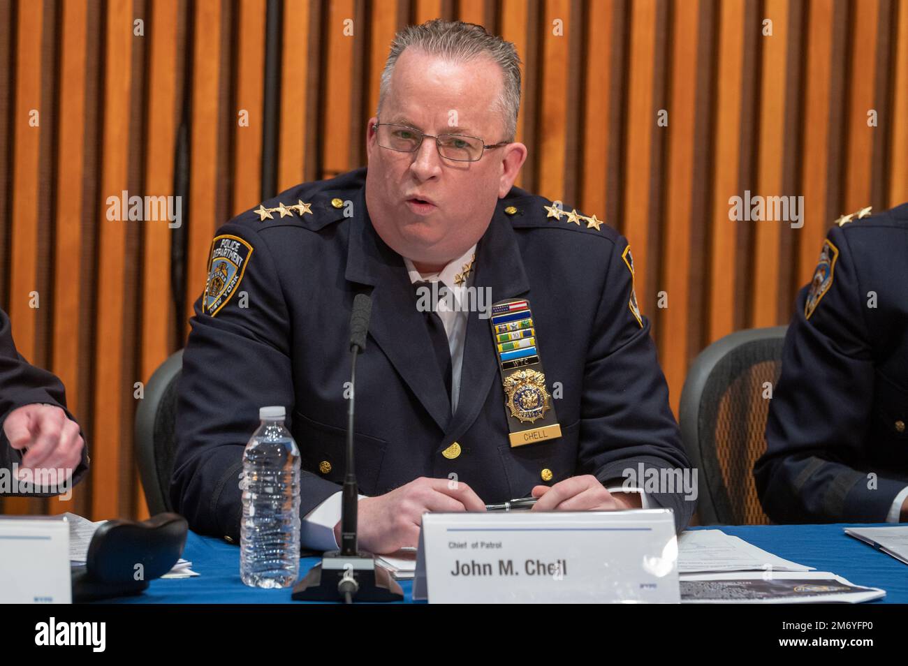 New York, US - 05 Jan 2023, New York, Stati Uniti. 05th Jan, 2023. Chell, capo della pattuglia di NYPD, parla a una conferenza stampa sulle statistiche di fine anno sulla criminalità con i migliori funzionari di NYPD al 1 Police Plaza di New York City. Il crimine rimane al di sopra dei livelli record dell'ultimo decennio, ma il sindaco Eric Adams, il commissario della polizia Keechant Sewell e una serie di alti funzionari del NYPD hanno affermato che le cose vanno nella giusta direzione, mentre presentavano le statistiche sulla criminalità di fine anno del 2012. Credit: SOPA Images Limited/Alamy Live News Foto Stock