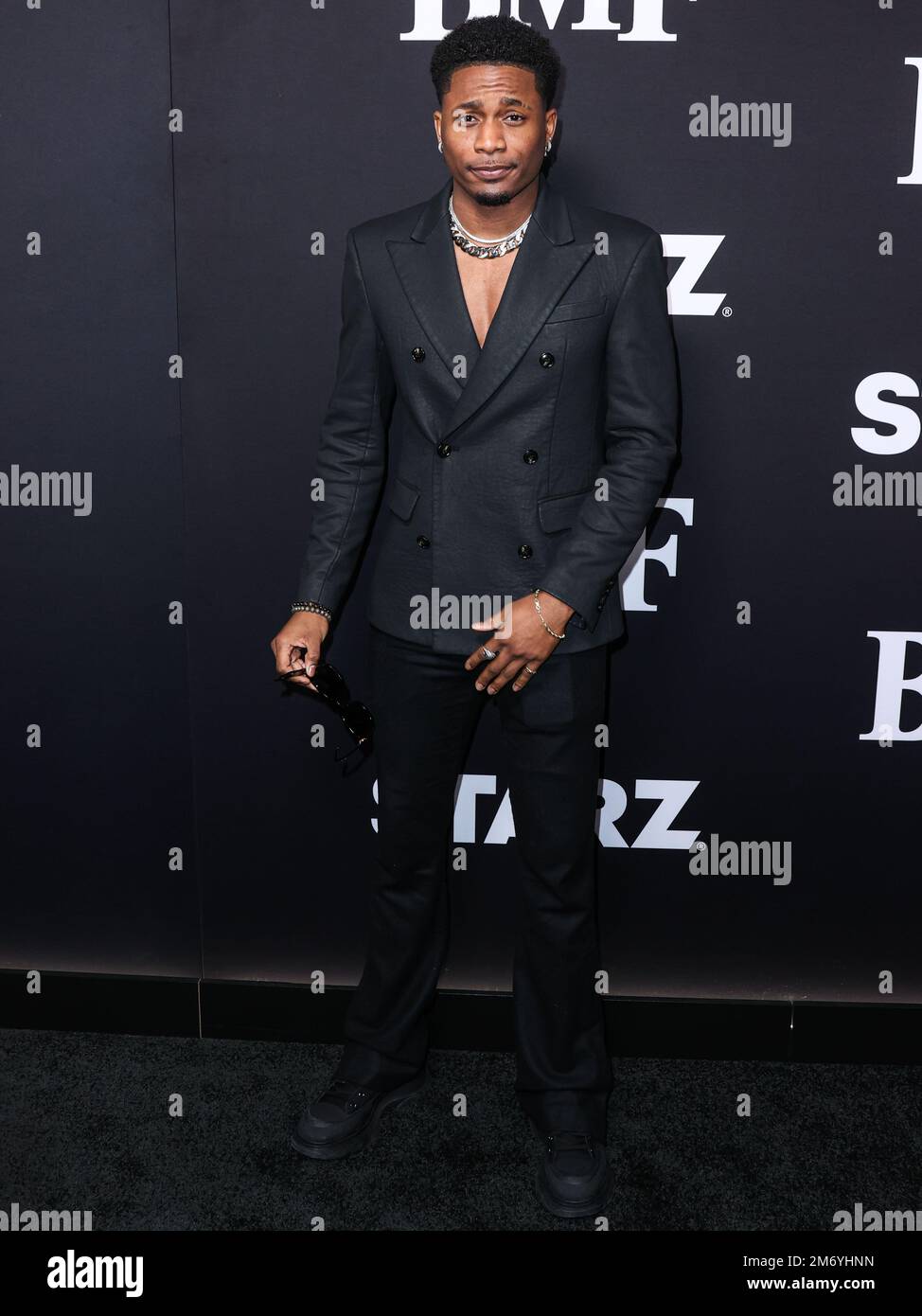 Hollywood, Stati Uniti. 05th Jan, 2023. HOLLYWOOD, LOS ANGELES, CALIFORNIA, USA - 05 GENNAIO: L'attore haitiano-americano da'Vinchi (Juste) arriva alla Los Angeles Premiere di STARZ' 'BMF' (Black Mafia Family) Stagione 2 che si tiene al TCL Chinese Theatre IMAX il 5 gennaio 2023 a Hollywood, Los Angeles, California, Stati Uniti. (Foto di Xavier Collin/Image Press Agency) Credit: Image Press Agency/Alamy Live News Foto Stock