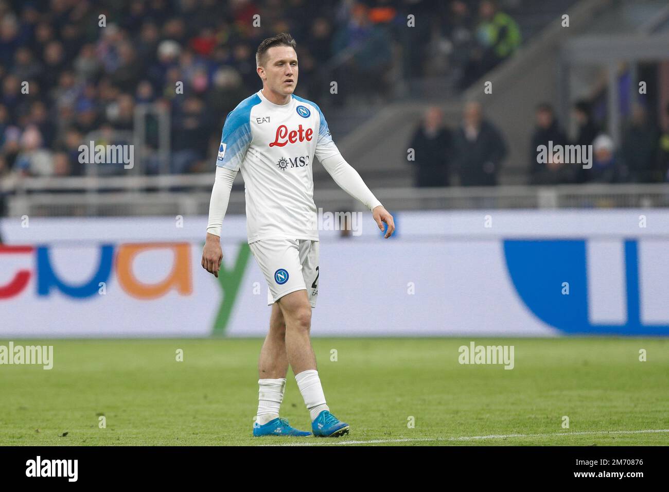 Italia, Milano, 4 2023 gennaio: Piotr Zielinski (centrocampista Napoli) in attesa di un lancio nel secondo tempo durante la partita di calcio FC INTER vs SSC NAPOLI, serie A 2022-2023 day16 stadio San Siro (Foto di Fabrizio Andrea Bertani/Pacific Press/Sipa USA) Foto Stock