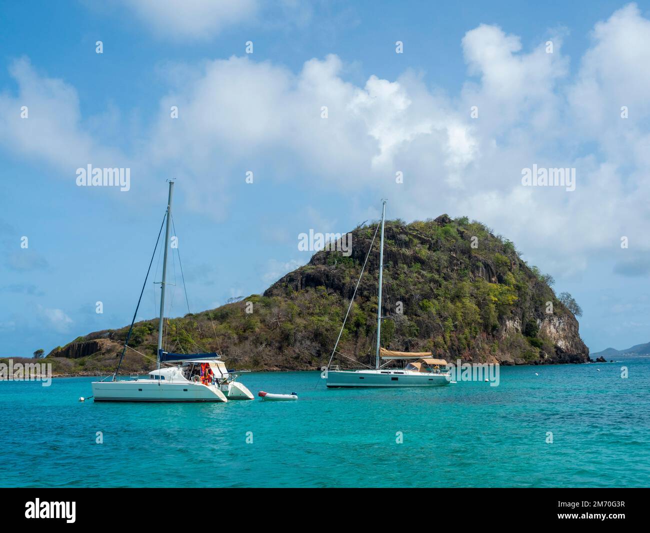Union Island, Grenadine, Caraibi. Frigate Island raggiunta da una strada sopraelevata sulla Ashton Lagoon, roccia vulcanica basaltica. Foto Stock