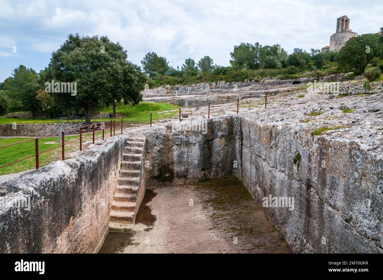 Cisterna romana, 350 cu m di capacità piovana è stato condotto lungo due canali alla piscina di decantazione, scavata interamente nella roccia, complesso monumentale di Foto Stock