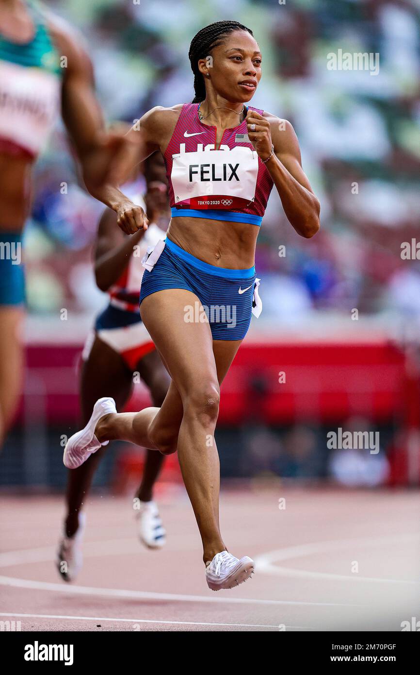 Allyson Felix (USA) gareggia nei 400 metri di manche femminili ai Giochi Olimpici estivi 2020 (2021) di Tokyo, Giappone Foto Stock