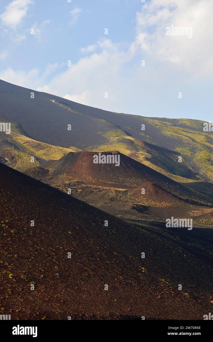 Il cratere minore del vulcano Etna, Sicilia, Italia Foto Stock