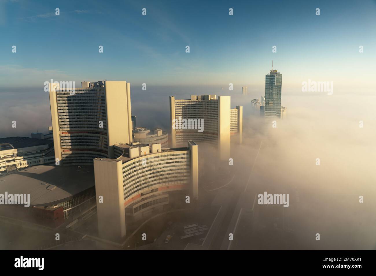 Quartieri delle Nazioni Unite a Vienna in nebbia Foto Stock