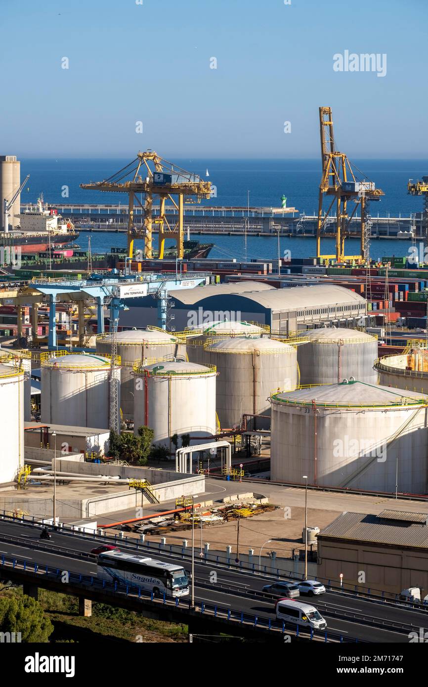 Vista dall'alto del porto industriale di Barcellona in Catalogna Spagna Foto Stock