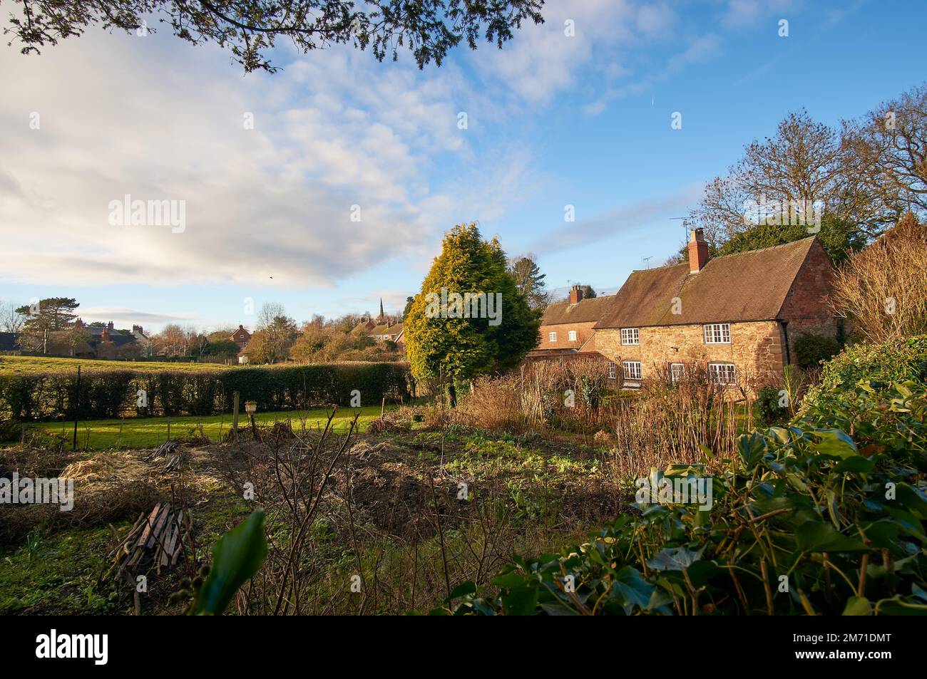 Casa rurale e giardino sul retro a Ticknall, Regno Unito Foto Stock