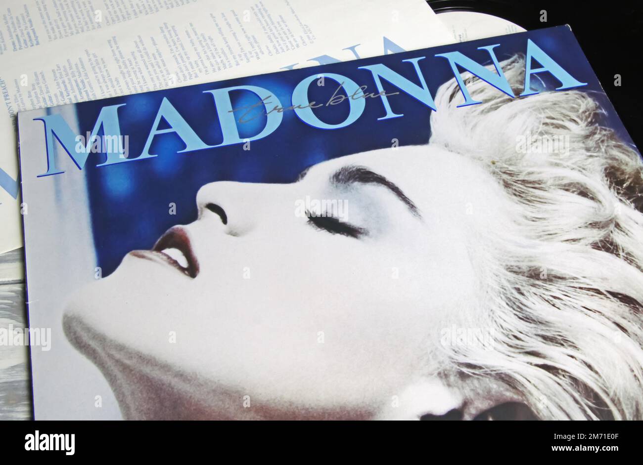 Madonna - True Blue - copertina dell'album in vinile d'epoca Foto stock -  Alamy