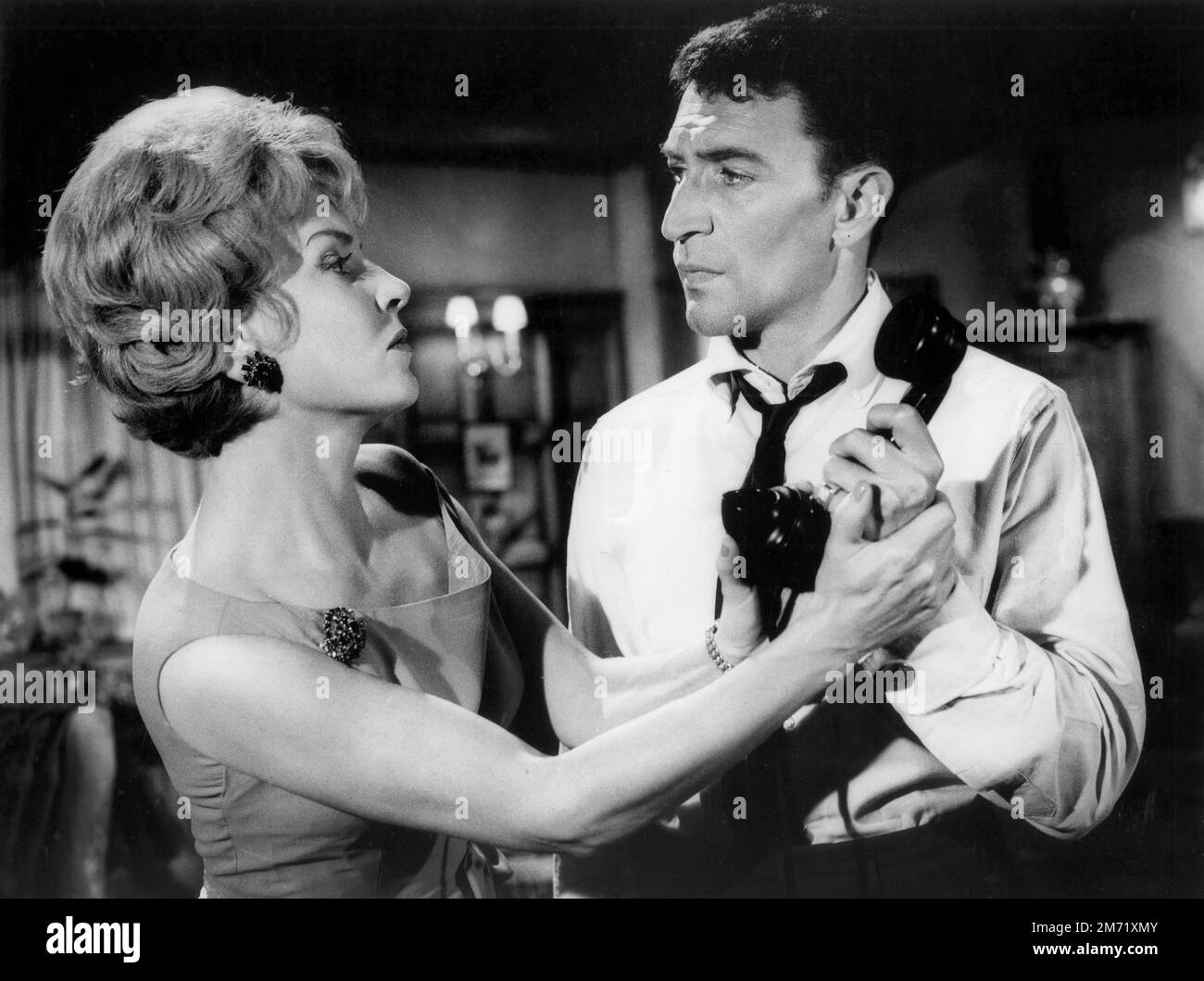 Janet Blair, Peter Wyngarde, on-set of the Film, 'Night of the Eagle', aka 'Burn, Witch, Burn!', Anglo-Amalgamated, American International Pictures, 1962 Foto Stock