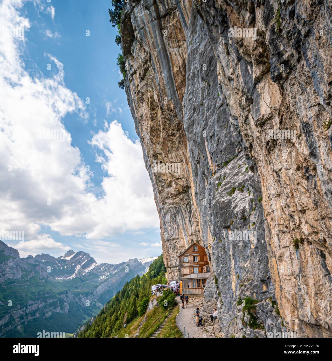 Taverna chiamata Gasthaus Aescher Wildkirchli ad Alpstein in Svizzera Foto Stock