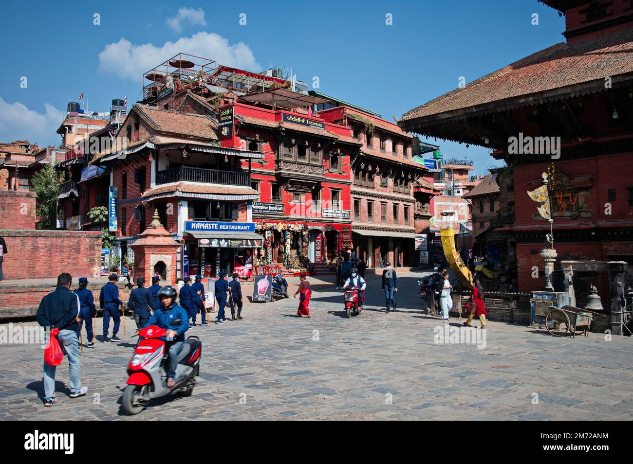 Vita cittadina sulla piazza di Kathmandu, Nepal Foto Stock