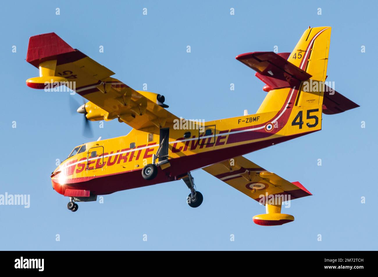 Un aereo anfibio Canadair CL-415 per l'estinzione aerea della Sécurité Civile francese per combattere gli incendi boschivi. Foto Stock