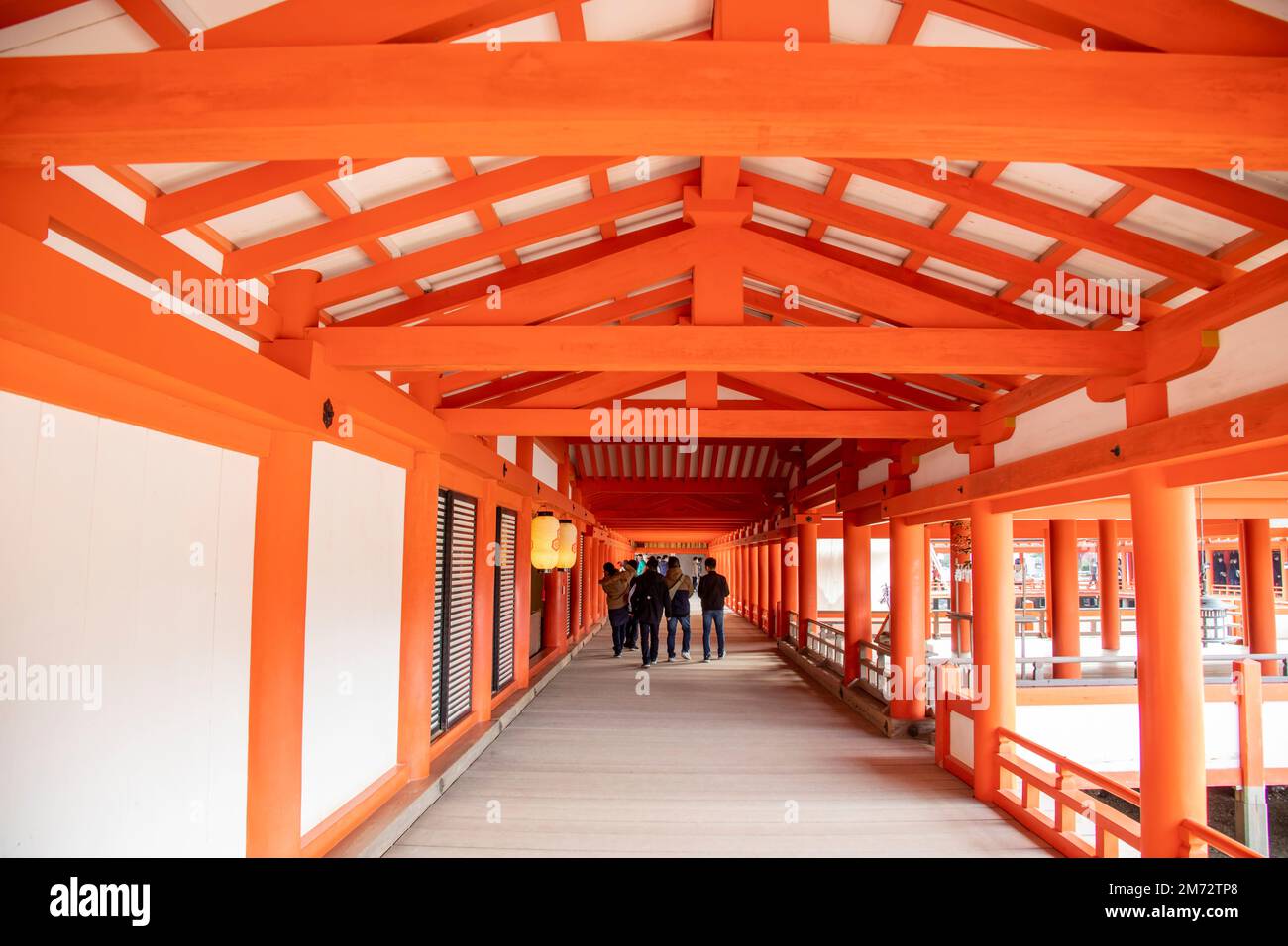 Hiroshima Giappone Dic 3rd 2022: Il lungo Corridorin nel Santuario di Itsukushima. Un santuario shintoista sull'isola di Itsukushima Giappone. Foto Stock
