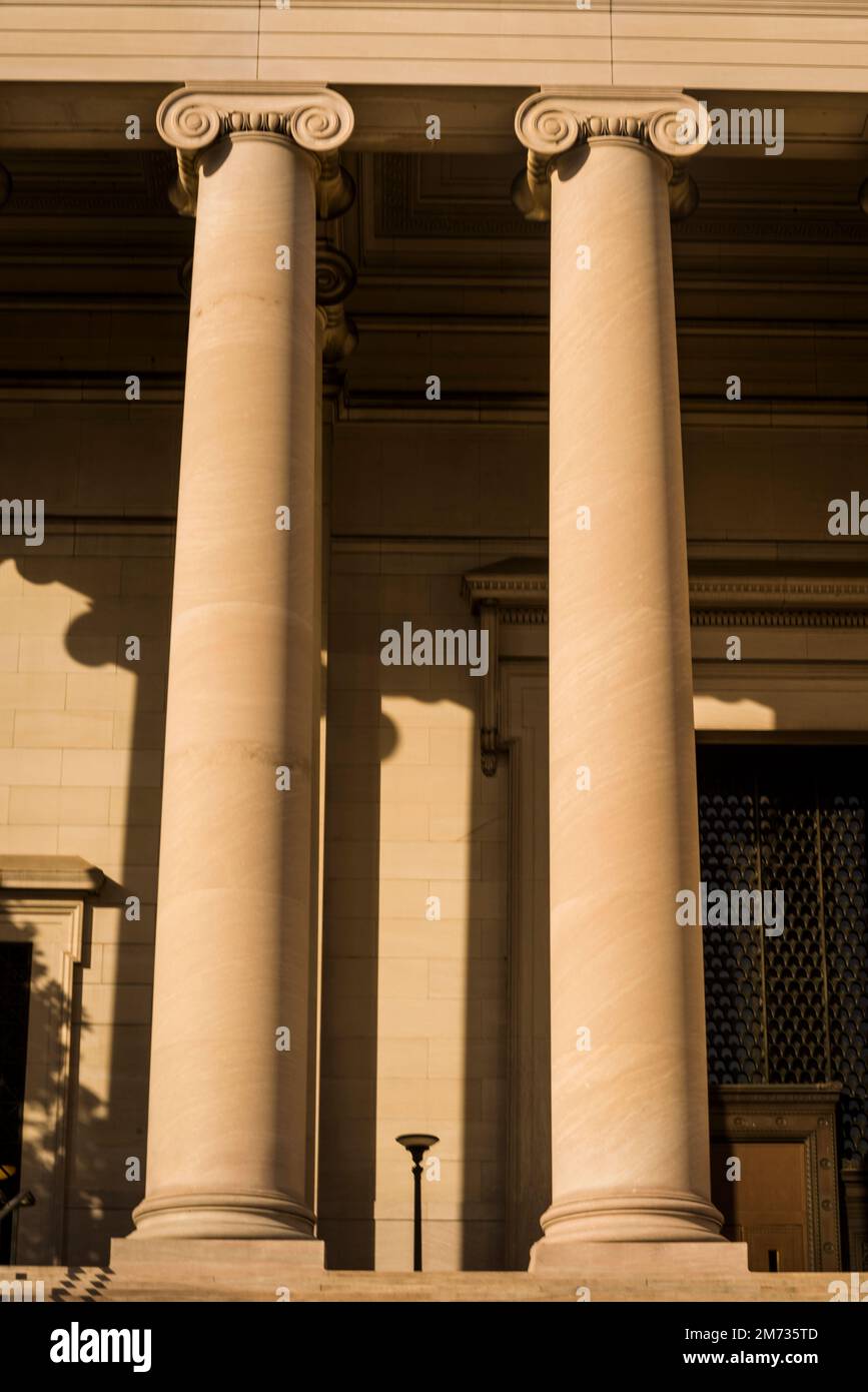 Facciata neoclassica con colonne ioniche della National Gallery of Art, Washington, D.C., USA Foto Stock