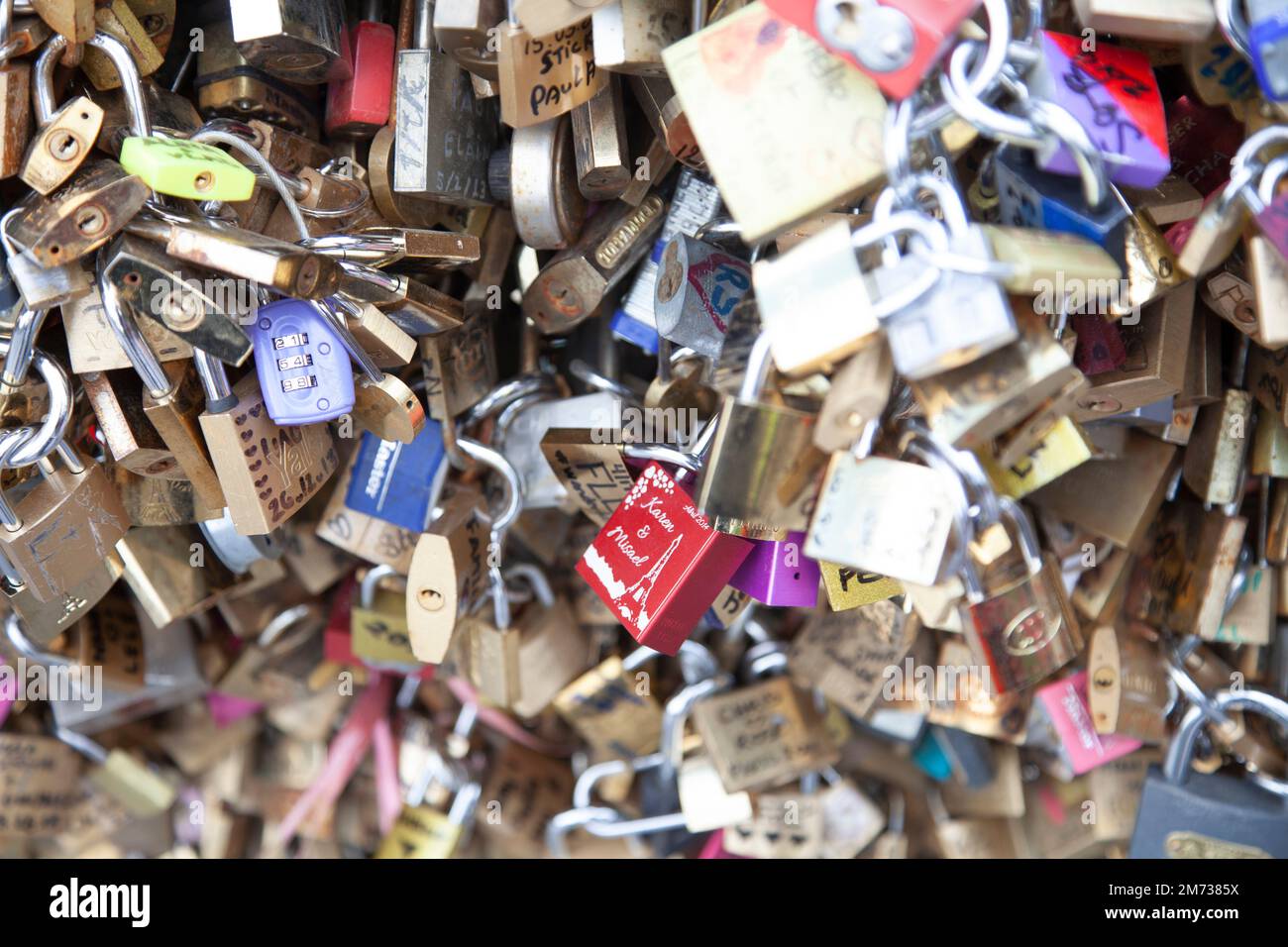 Pont de l'Archevêché sopra la Senna a Parigi con 'lucchetti d'amore' girato nel 2014 Foto Stock