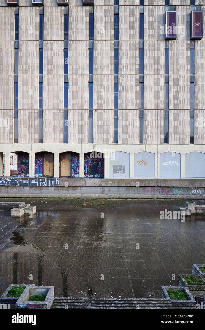 La vecchia stazione di polizia centrale abbandonata attende la demolizione Foto Stock